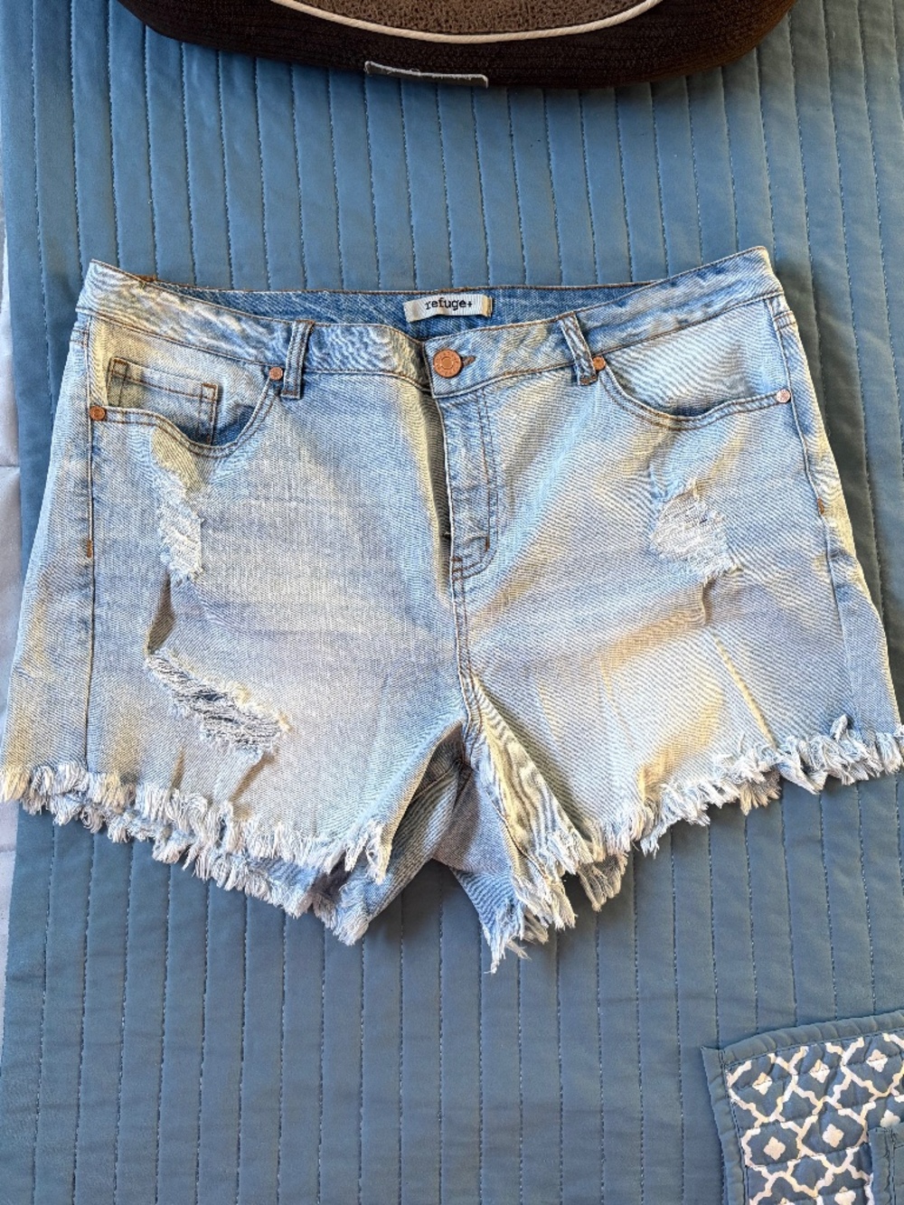 Refuge distressed shorts